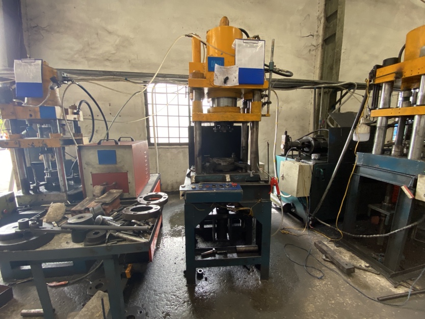Hydraulic press 2.JPG